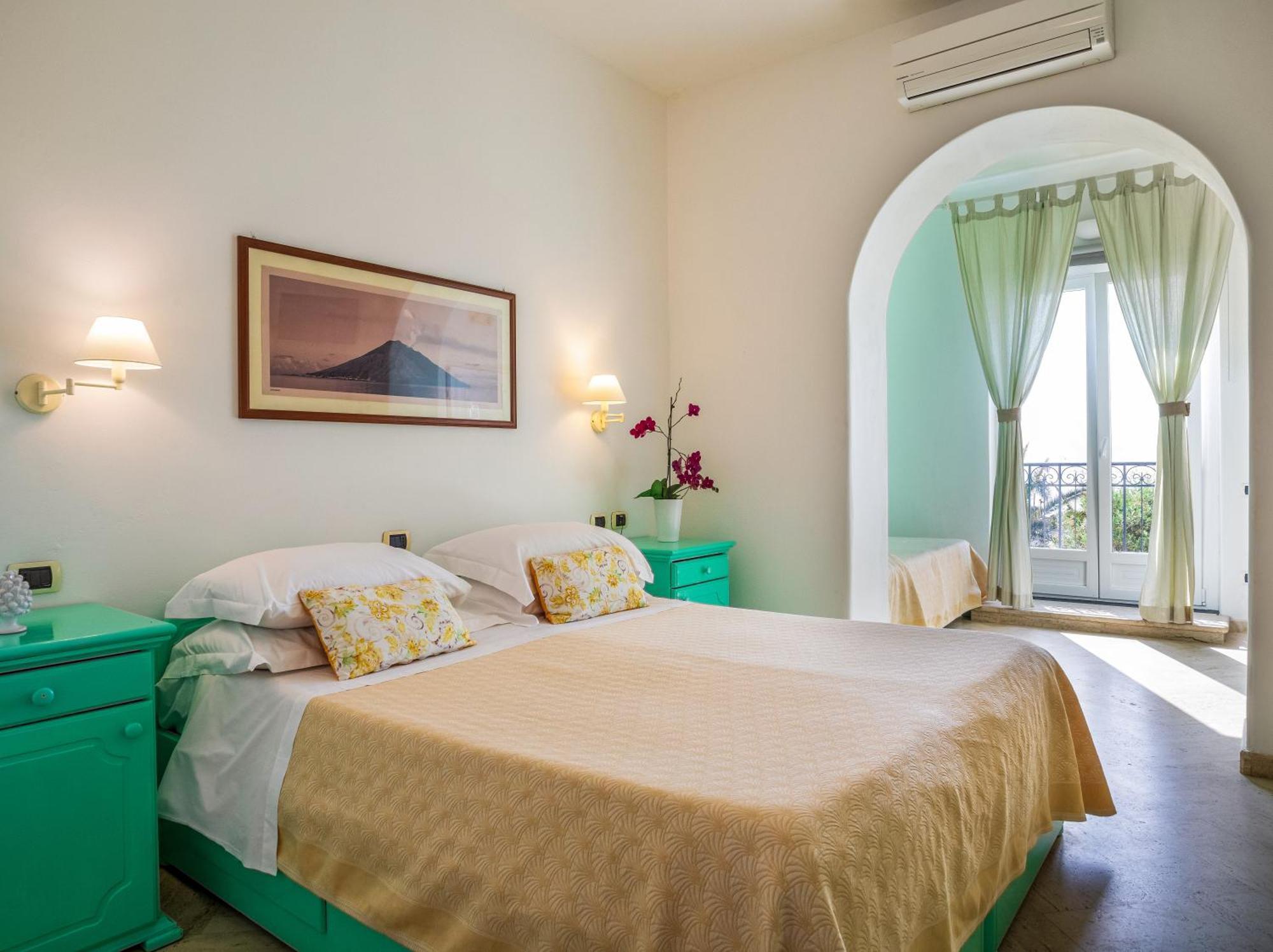 Hotel Ossidiana Stromboli Center Exterior photo